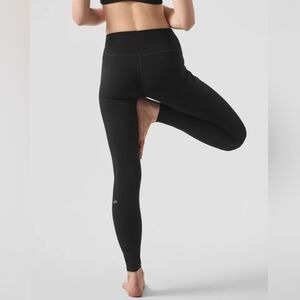 ☆ALO Yoga Jet Black High Waist Vapor Leggings☆